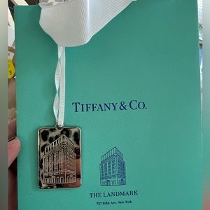 Tiffany & Co. NYC 🚕 🍎 💠🗽flagship special edition gift bag and silver charm